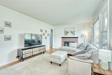 Welcome to 19 Loderdale Drive! This beautifully maintained - photo 4
