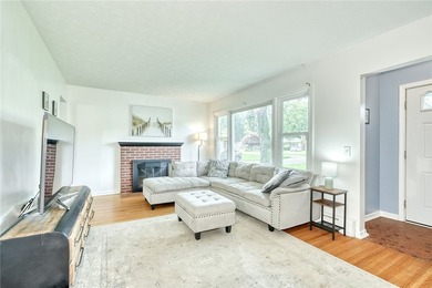 Welcome to 19 Loderdale Drive! This beautifully maintained - photo 5