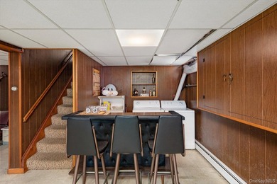 Opportunity knocks in Bellport just outside the Village! This - photo 14