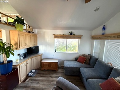 Updated 2004 park model located in the 55+ Chetco RV Park. This - photo 4