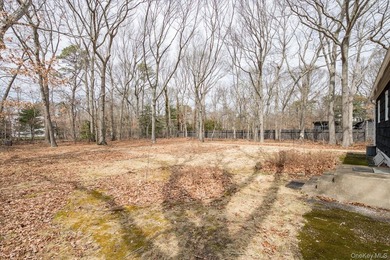 Opportunity knocks in Bellport just outside the Village! This - photo 15