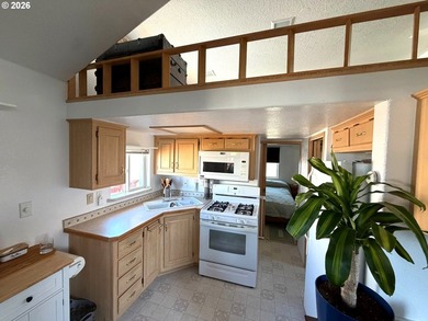 Updated 2004 park model located in the 55+ Chetco RV Park. This - photo 6