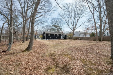 Opportunity knocks in Bellport just outside the Village! This - photo 17