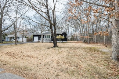 Opportunity knocks in Bellport just outside the Village! This - photo 20