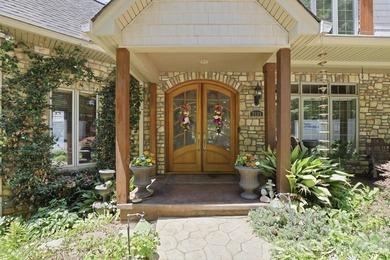 Extraordinary lakefront properties begin with extraordinary - photo 5