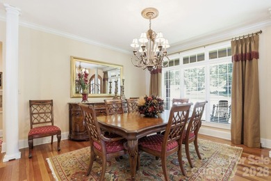 Extraordinary lakefront properties begin with extraordinary - photo 8
