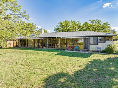 Quality lake house with special features on beautiful lot in - photo 12