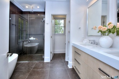 Located on a quiet cul de sac only one mile from Metro North - photo 18