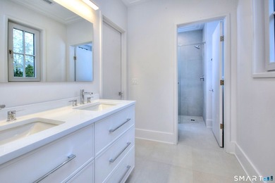 Located on a quiet cul de sac only one mile from Metro North - photo 23