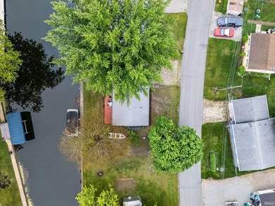 Enjoy waterfront living with this adorable 2-bedroom, 1-bath - photo 23