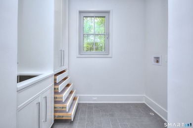 Located on a quiet cul de sac only one mile from Metro North - photo 24