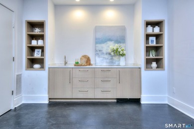 Located on a quiet cul de sac only one mile from Metro North - photo 33