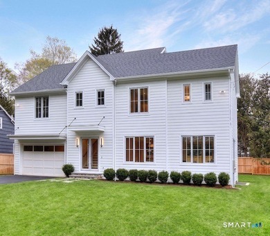 Located on a quiet cul de sac only one mile from Metro North - photo 38