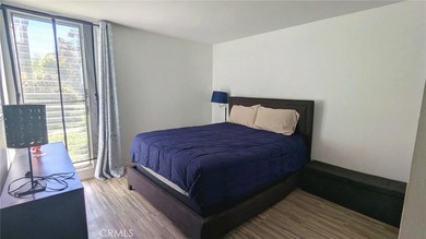 Spacious 3 bedroom ground level condo in central Ventura - photo 12