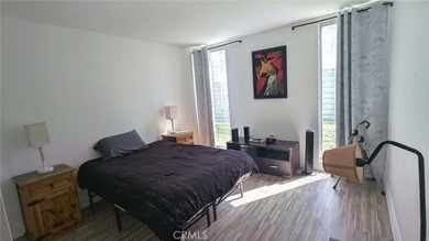 Spacious 3 bedroom ground level condo in central Ventura - photo 13