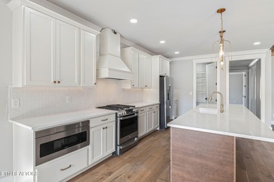 NEW CONSTRUCTION - MAIN LEVEL LIVING WITH BONUS UP! Located in - photo 15