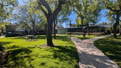 Spacious 3 bedroom ground level condo in central Ventura - photo 15