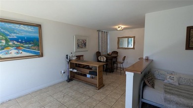 Spacious 3 bedroom ground level condo in central Ventura - photo 21