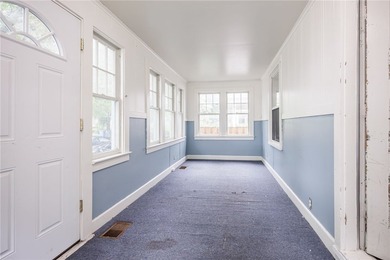 Great opportunity! 4 bedrooms, 2 full baths. Huge 2+garage with - photo 2