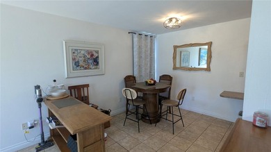 Spacious 3 bedroom ground level condo in central Ventura - photo 22