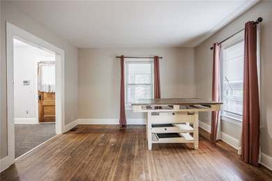 Great opportunity! 4 bedrooms, 2 full baths. Huge 2+garage with - photo 4