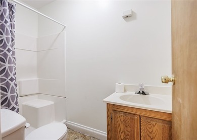 Great opportunity! 4 bedrooms, 2 full baths. Huge 2+garage with - photo 9