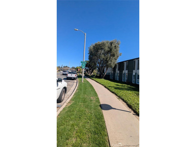 Spacious 3 bedroom ground level condo in central Ventura - photo 32