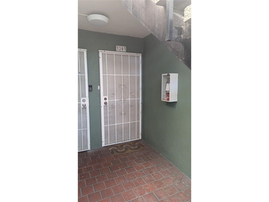 Spacious 3 bedroom ground level condo in central Ventura - photo 37