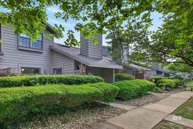 Lakewood Townhomes is a great complex located within walking - photo 3