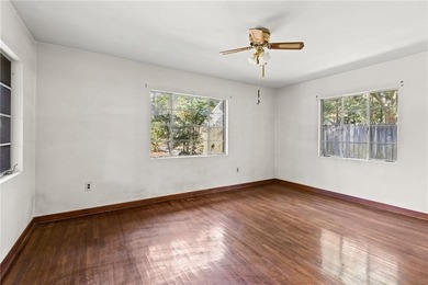 NEW PRICE!! This large waterfront four bedroom, three bath brick - photo 6