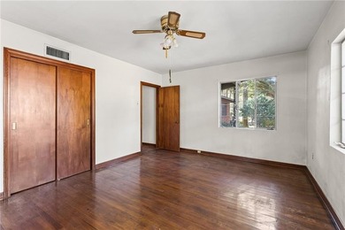 NEW PRICE!! This large waterfront four bedroom, three bath brick - photo 7