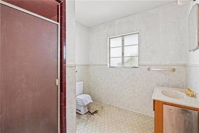 NEW PRICE!! This large waterfront four bedroom, three bath brick - photo 10