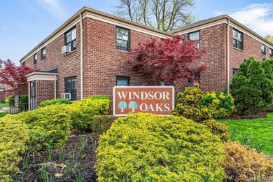 This property boasts an impressive lawn-covered courtyard view - photo 3