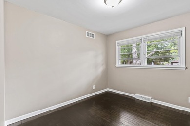 Welcome to this beautifully remodeled Milwaukee ranch! Mature - photo 15