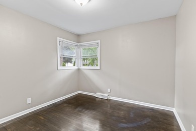 Welcome to this beautifully remodeled Milwaukee ranch! Mature - photo 19