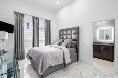 Stunning remodeled 3 BD plus office, 2.5 BA residence in - photo 19