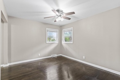 Welcome to this beautifully remodeled Milwaukee ranch! Mature - photo 21