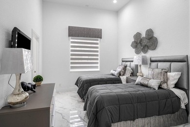 Stunning remodeled 3 BD plus office, 2.5 BA residence in - photo 21