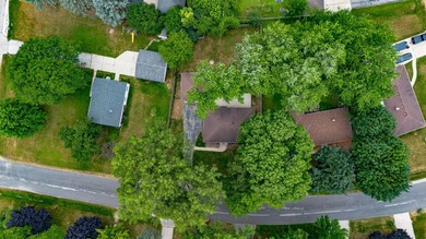 Welcome to this beautifully remodeled Milwaukee ranch! Mature - photo 33