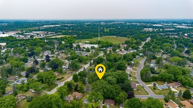 Welcome to this beautifully remodeled Milwaukee ranch! Mature - photo 35