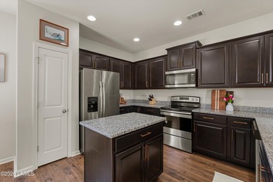Welcome to sought-after Shadow Moss, where comfort, convenience - photo 8