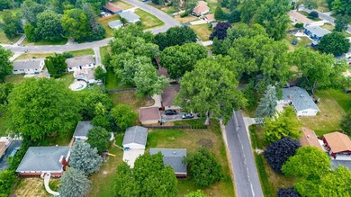 Welcome to this beautifully remodeled Milwaukee ranch! Mature - photo 38