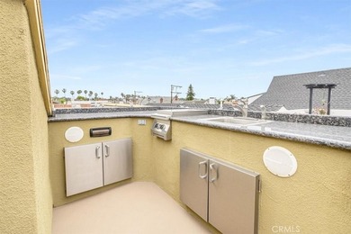 Welcome to this beautifully upgraded Belmont Shore home, where - photo 53