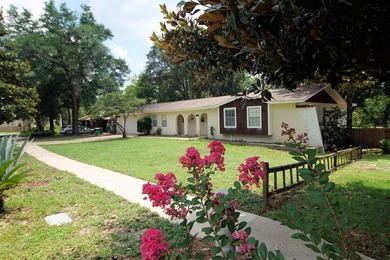 (private lake, pond, coastal) Home For Sale in Niceville Florida