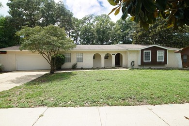 This fantastic Niceville property is now available, conveniently - photo 2