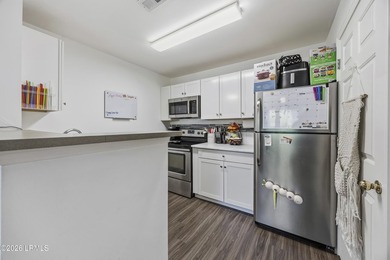 1 bedroom 1 bath 3rd floor Condo with a small storage unit. You - photo 8