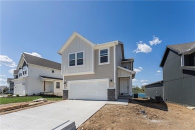 (private lake, pond, coastal) Home Sale Pending in Blue Springs Missouri