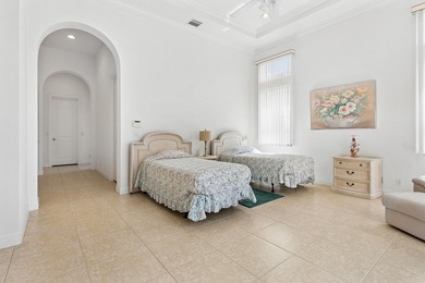 This Southern Exposure 3-bedroom, 2.5-bathroom residence on an - photo 18