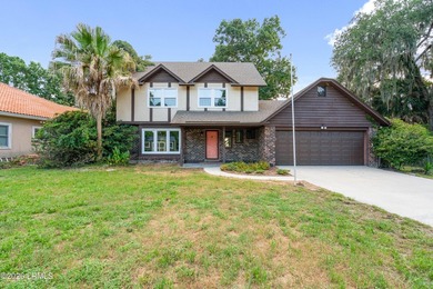 A perfect blend of waterfront serenity and everyday comfort - photo 1