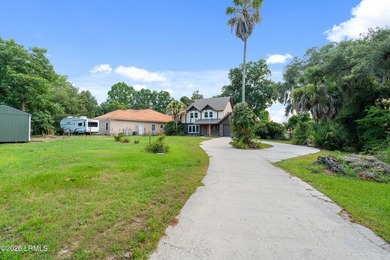 A perfect blend of waterfront serenity and everyday comfort - photo 3